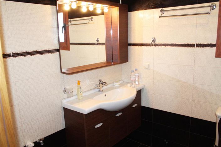 Image No.19-4 Bed Property for sale