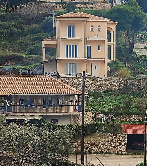 Image No.2-Propriété de 4 chambres à vendre à Lithakia