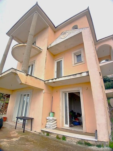 Image No.3-Propriété de 4 chambres à vendre à Lithakia