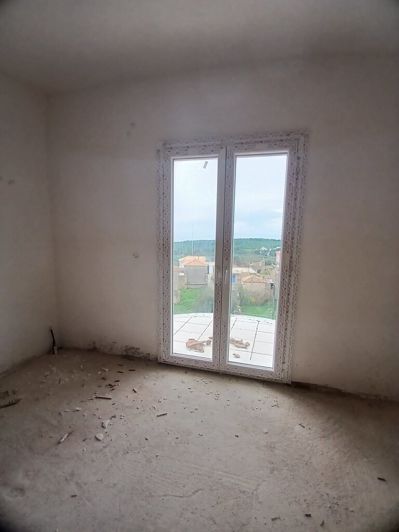 Image No.5-Propriété de 4 chambres à vendre à Lithakia