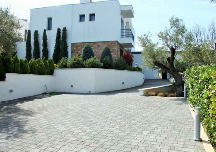 Image No.11-Villa for sale