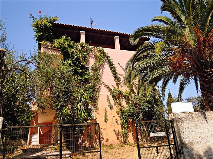 Image No.2-Un hôtel à vendre à Karousades