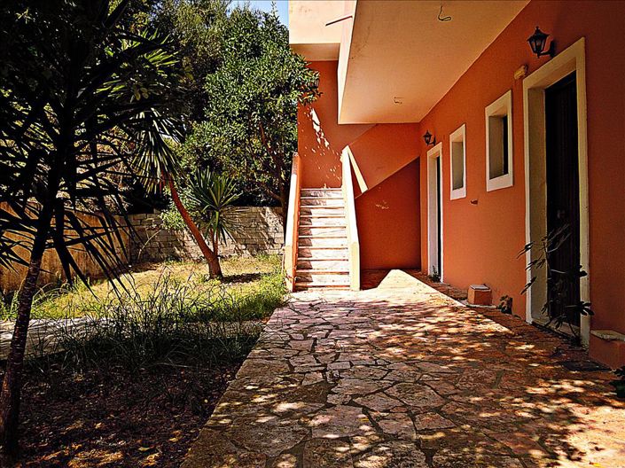 Image No.7-Un hôtel à vendre à Karousades