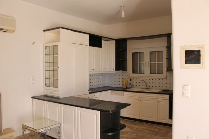 Image No.12-3 Bed Property for sale