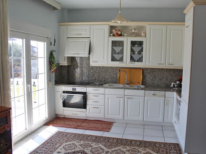 Image No.4-4 Bed Property for sale