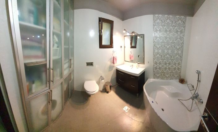 Image No.12-4 Bed Property for sale
