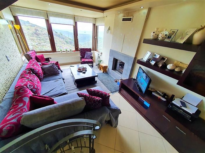 Image No.4-4 Bed Property for sale