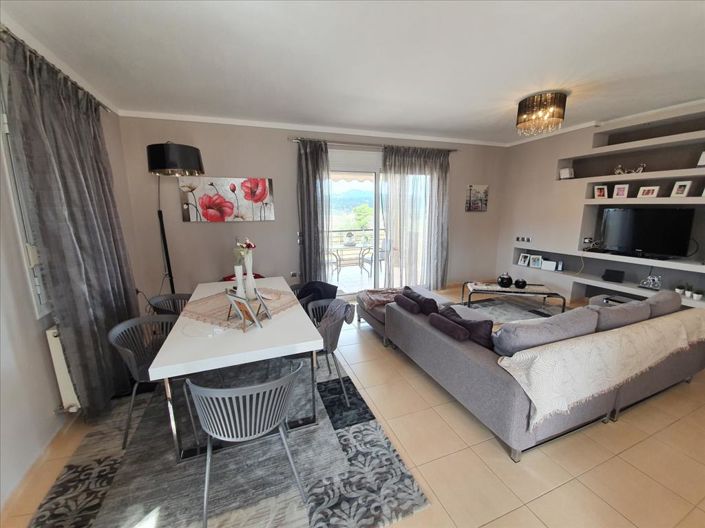 Image No.8-3 Bed Maisonette for sale