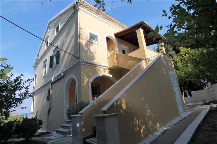 Image No.1-Un hôtel à vendre à Corfu Town