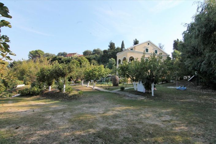 Image No.14-Un hôtel à vendre à Karousades