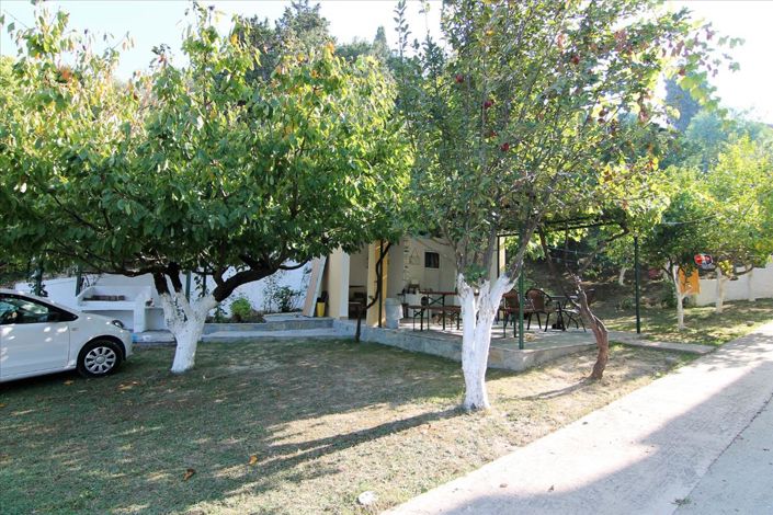 Image No.17-Un hôtel à vendre à Karousades