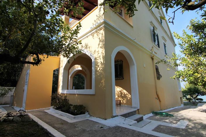 Image No.4-Un hôtel à vendre à Karousades