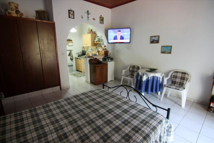 Image No.3-Propriété de 6 chambres à vendre à Doukades