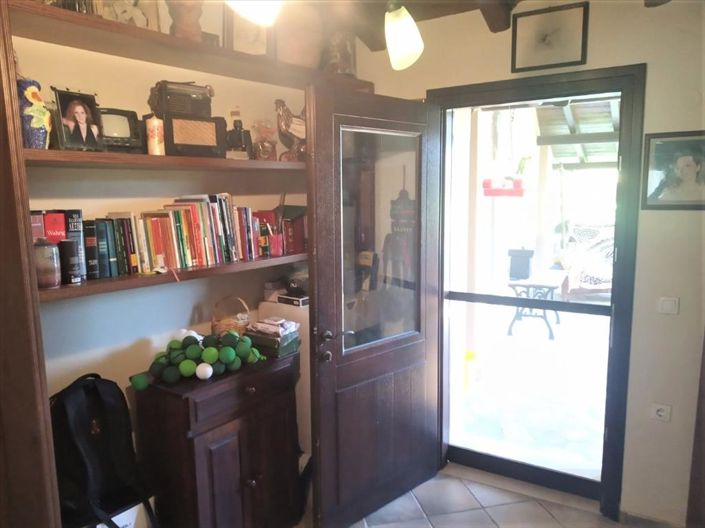 Image No.8-2 Bed Maisonette for sale