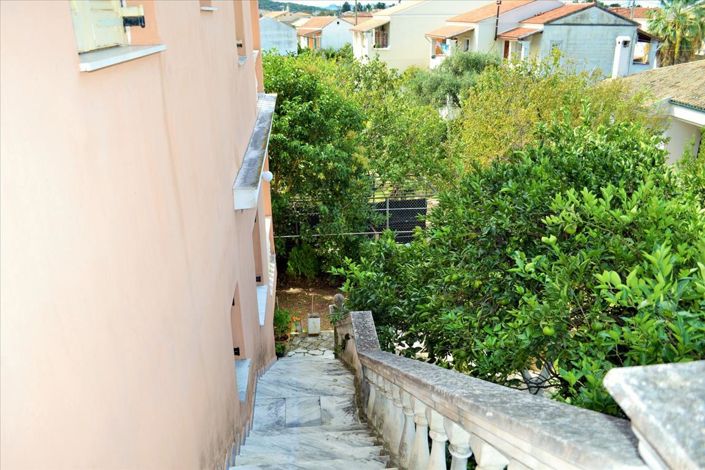 Image No.26-6 Bed Property for sale