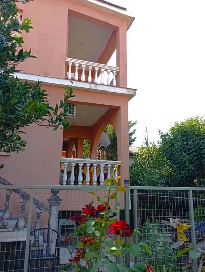 Image No.3-6 Bed Property for sale