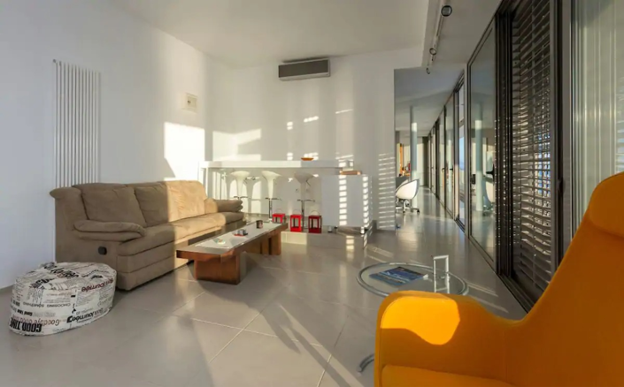 Image No.17-8 Bed Villa for sale