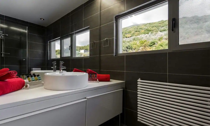 Image No.20-8 Bed Villa for sale