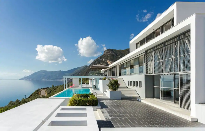 Image No.3-8 Bed Villa for sale