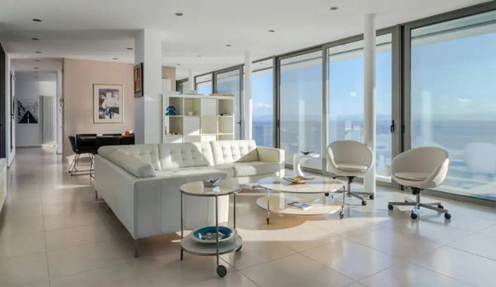 Image No.9-8 Bed Villa for sale