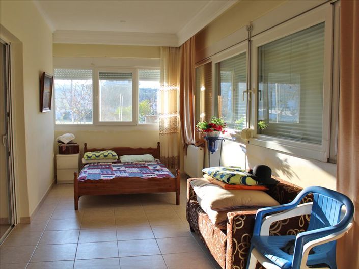 Image No.17-3 Bed Property for sale