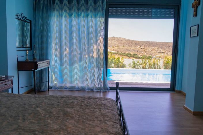 Image No.6-Propriété de 5 chambres à vendre à Kokkini Hani
