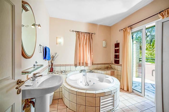 Image No.14-3 Bed Villa for sale