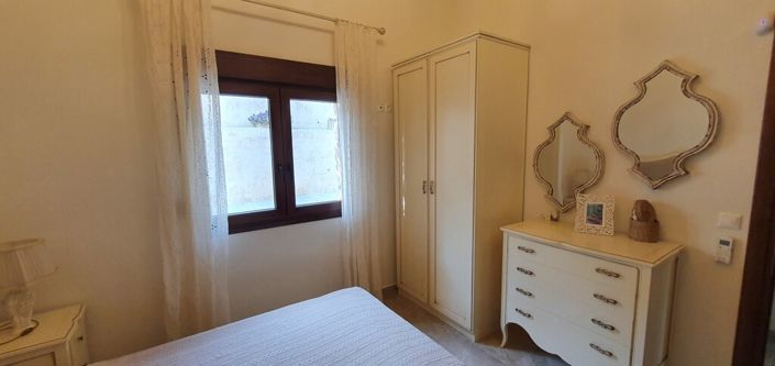 Image No.12-3 Bed Property for sale