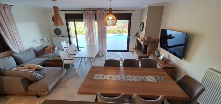 Image No.8-3 Bed Property for sale