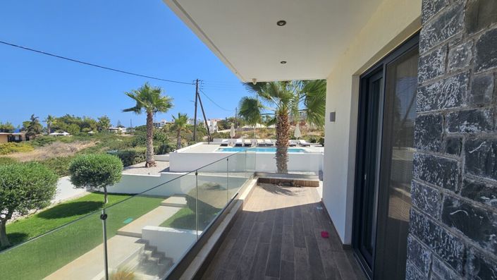 Image No.12-6 Bed Villa for sale