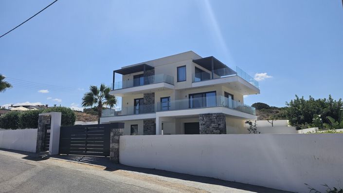 Image No.4-6 Bed Villa for sale