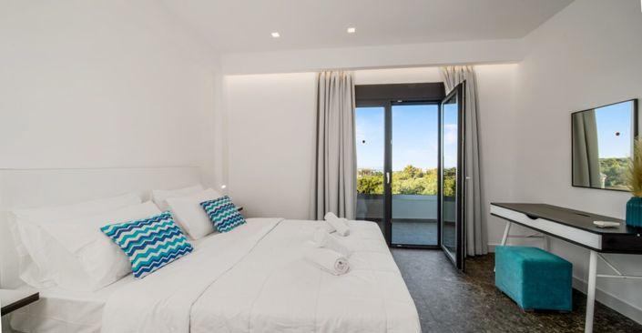 Image No.12-7 Bed Villa for sale