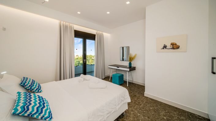 Image No.13-7 Bed Villa for sale