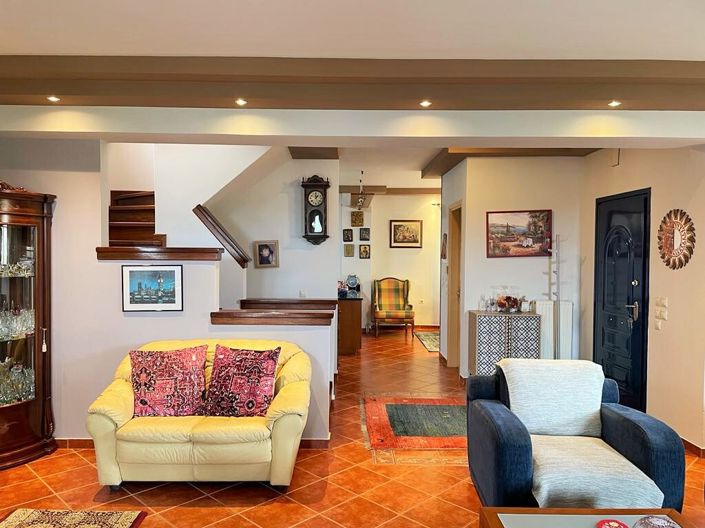 Image No.12-3 Bed Property for sale