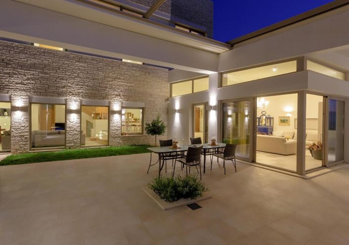 Image No.5-5 Bed Villa for sale