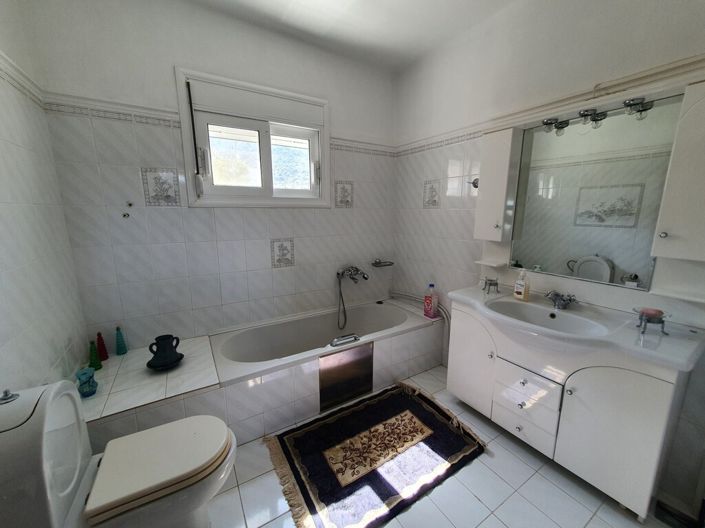 Image No.16-4 Bed Property for sale