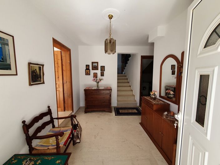 Image No.20-4 Bed Property for sale