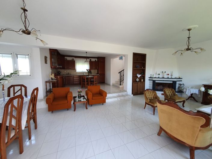 Image No.4-4 Bed Property for sale