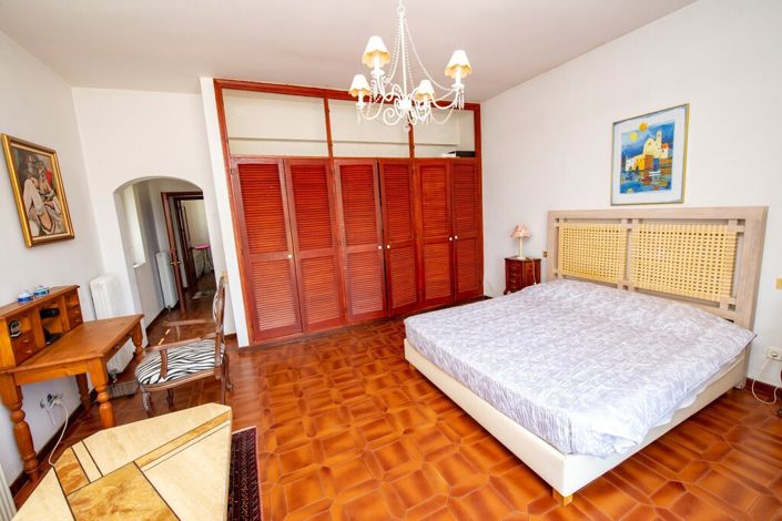 Image No.16-5 Bed Villa for sale