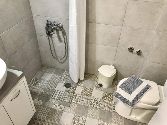 Image No.8-18 Bed Hotel for sale