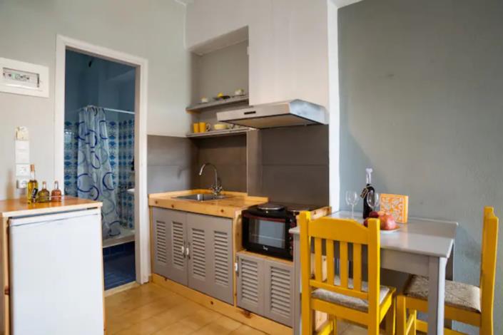 Image No.10-18 Bed Hotel for sale