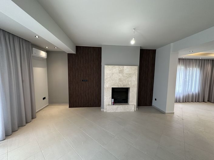 Image No.12-Propriété de 5 chambres à vendre à Thessalonique