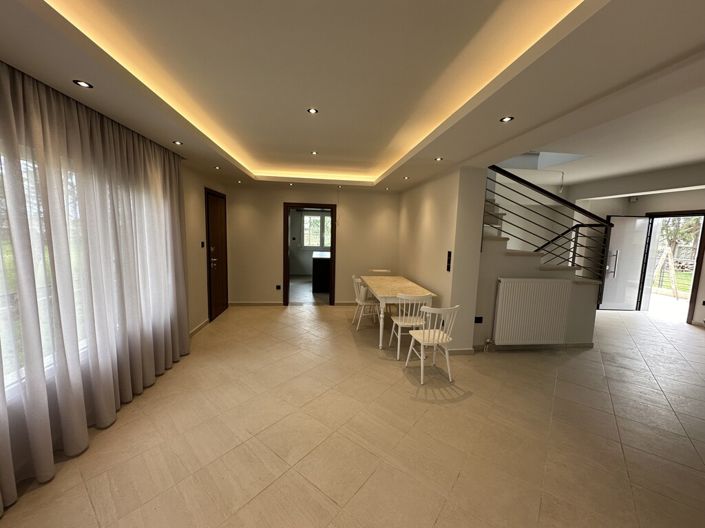 Image No.13-Propriété de 5 chambres à vendre à Thessalonique