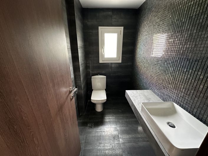 Image No.16-Propriété de 5 chambres à vendre à Thessalonique