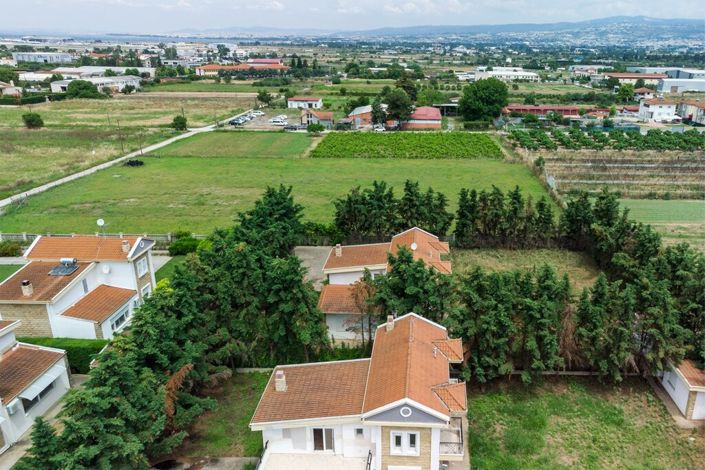 Image No.2-5 Bed Property for sale