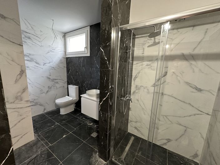 Image No.22-5 Bed Property for sale