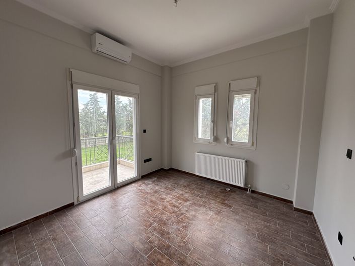 Image No.23-Propriété de 5 chambres à vendre à Thessalonique