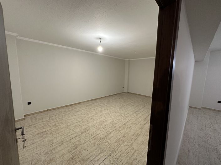 Image No.29-5 Bed Property for sale