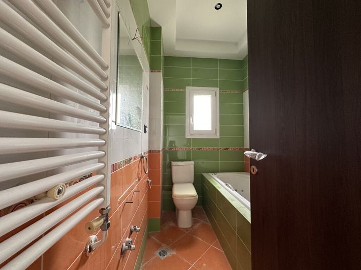 Image No.30-5 Bed Property for sale