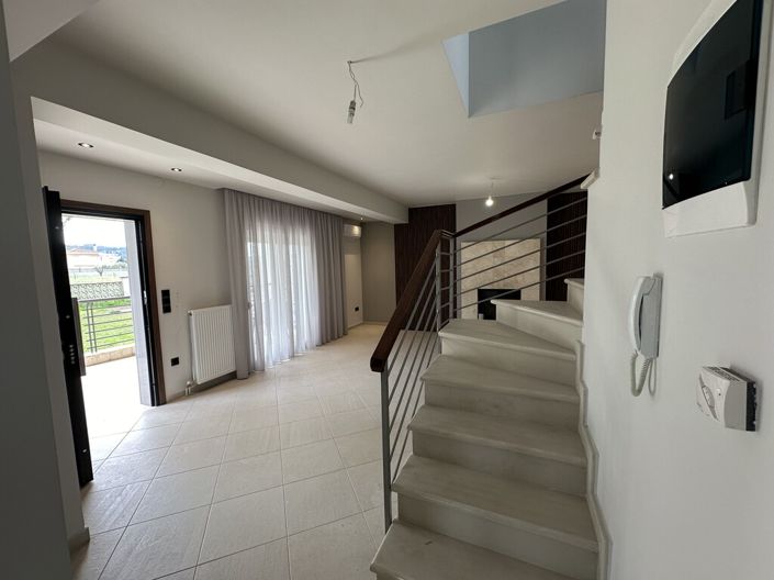 Image No.8-Propriété de 5 chambres à vendre à Thessalonique